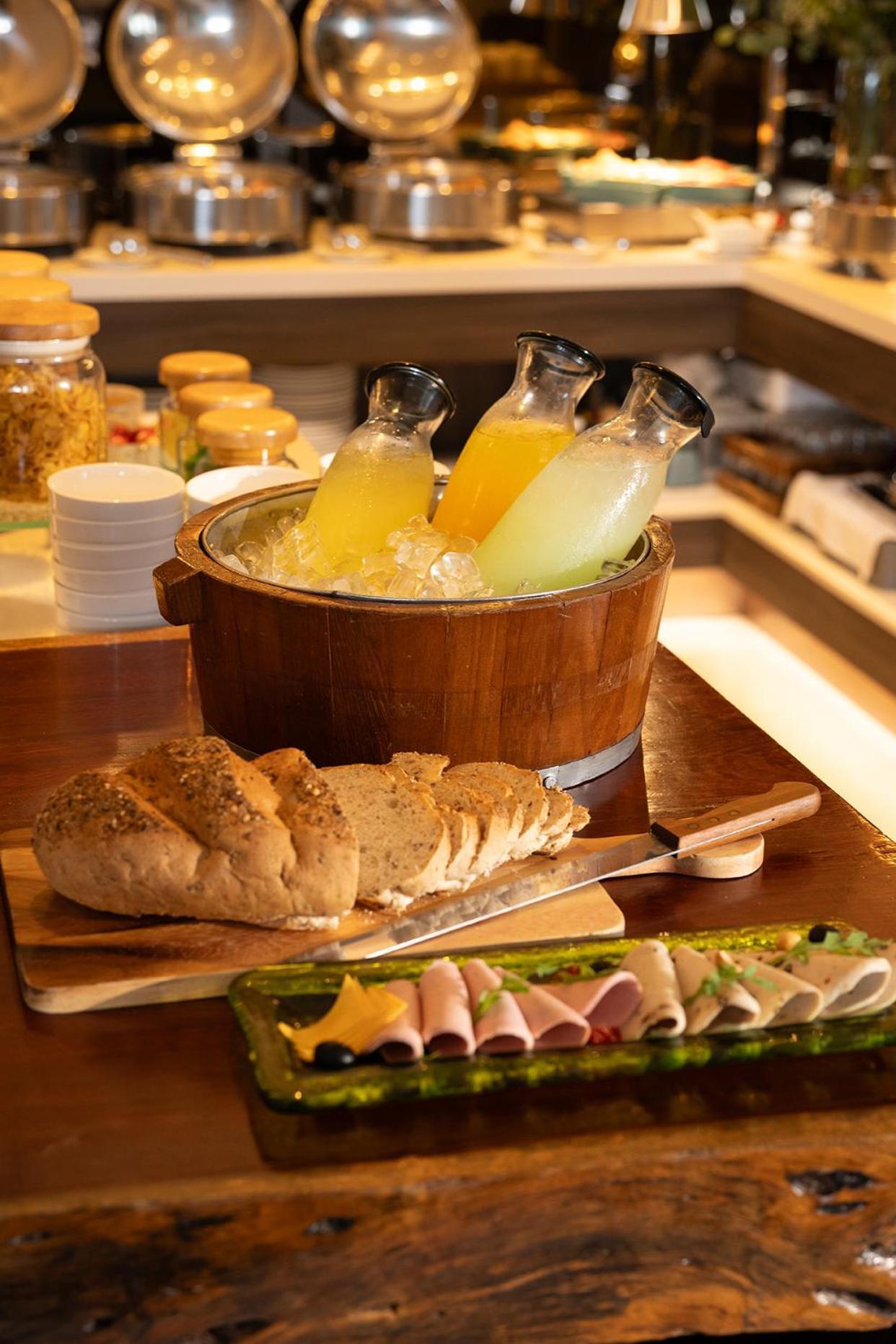 Bliston Suwan Park View Hotel Банкок Екстериор снимка